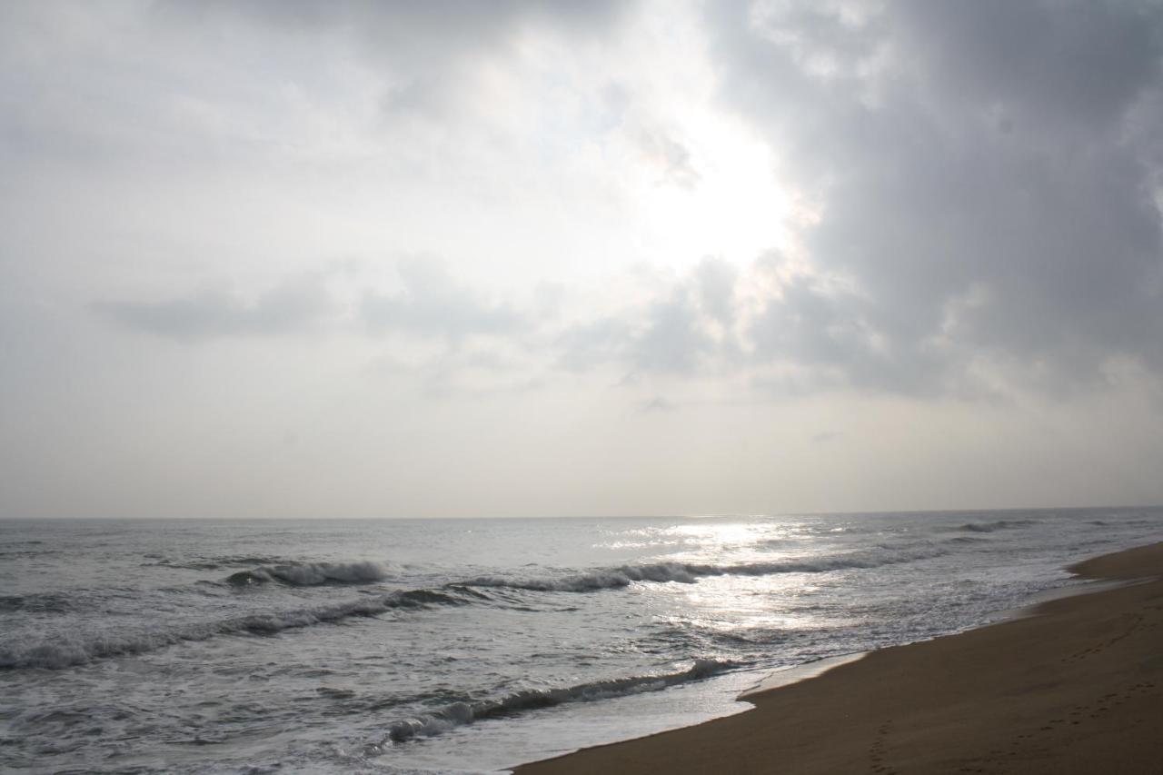 Kunam Beach Rest Inn Batticaloa Buitenkant foto