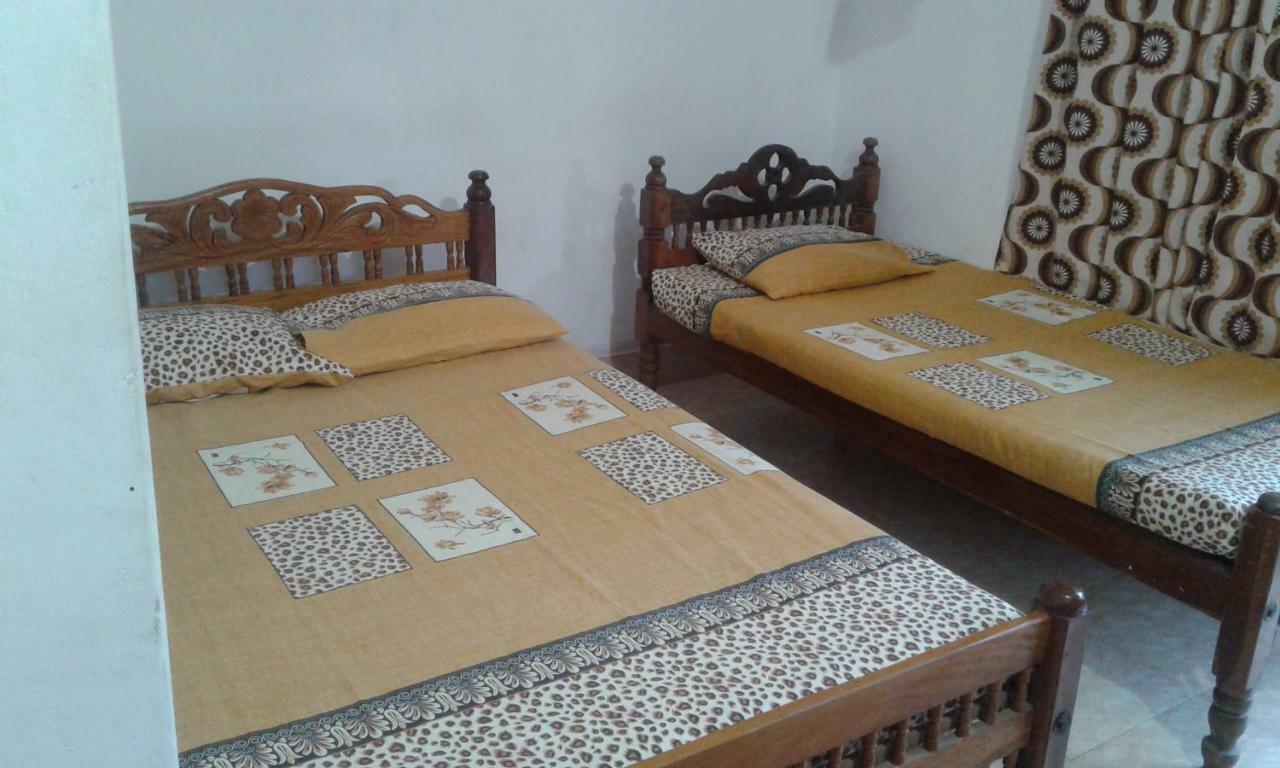 Kunam Beach Rest Inn Batticaloa Buitenkant foto