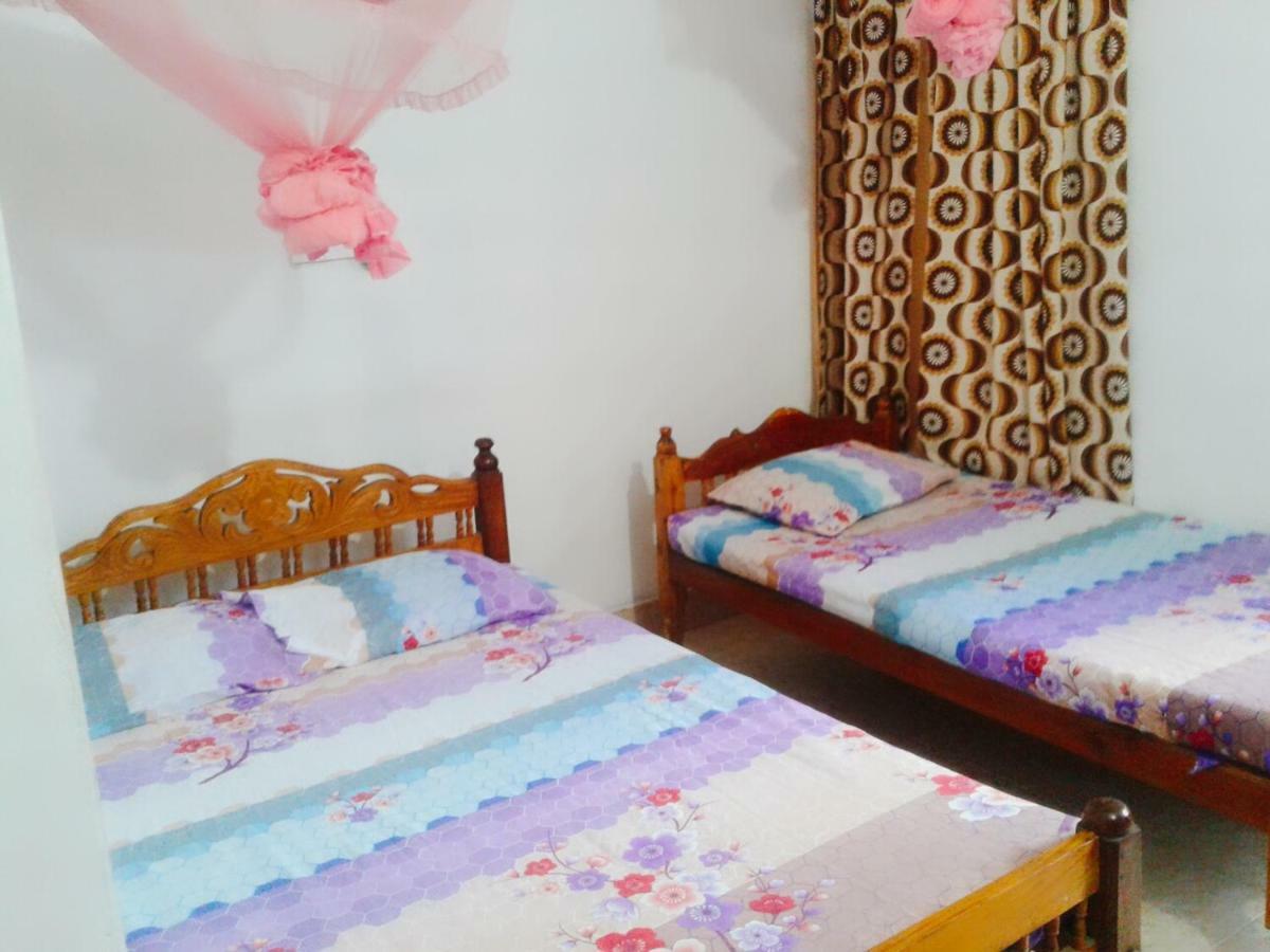 Kunam Beach Rest Inn Batticaloa Buitenkant foto